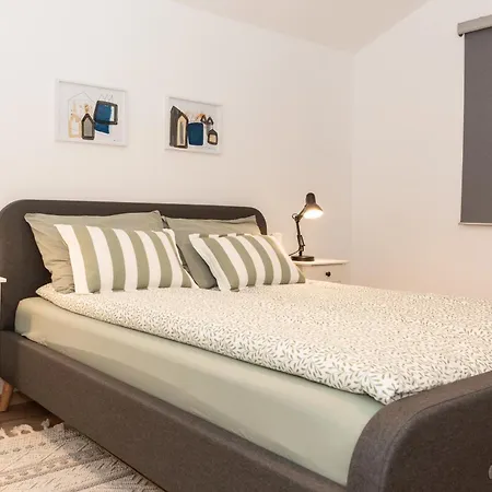 Sandro Apartament *